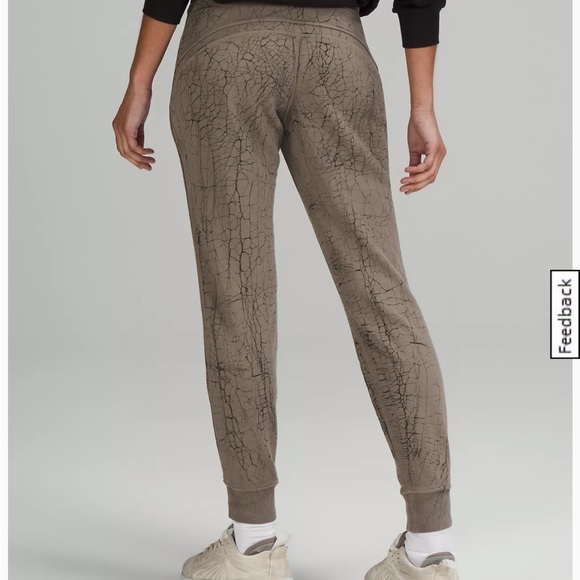 Warm down 7/8 length joggers lululemon size 4 - Picture 2 of 5